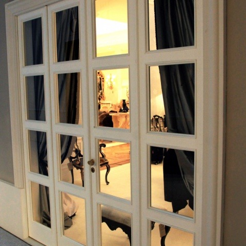 Двери для гардеробной комнаты "бабочки" со стеклом