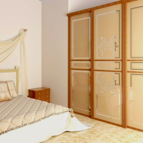 Встроенный шкаф-купе зеркало бронза с рисунком трехдверный в спальню в классическом стиле